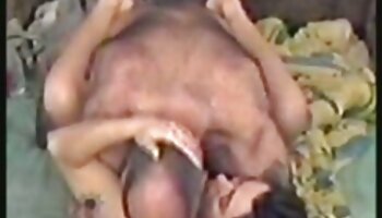 Pulcino si masturba a porno di donne vecchie bordo piscina