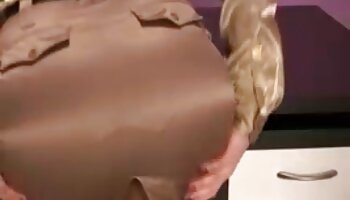 Cheerleader ebano scopa e succhia il suo sex porno vecchie allenatore arrabbiato