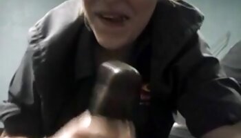 Hottie tettona con gli occhiali Strapon porno gratis di nonne